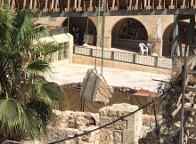 خبير: الاحتلال تعمّد نشر فيديو سقوط “الحجر” كمبرر للانقضاض على سور المسجد الأقصى